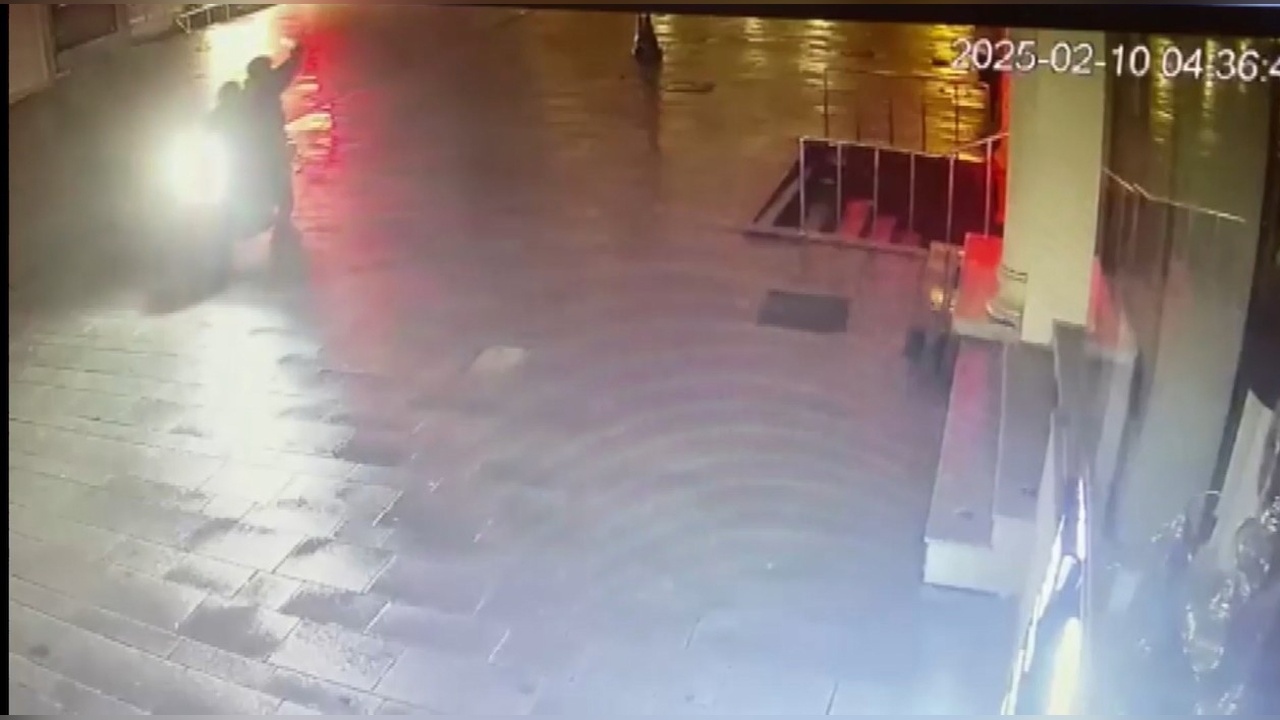 Fatih'te Kuyumcuya Saldırı: Şüpheli Güvenlik Kamerasında