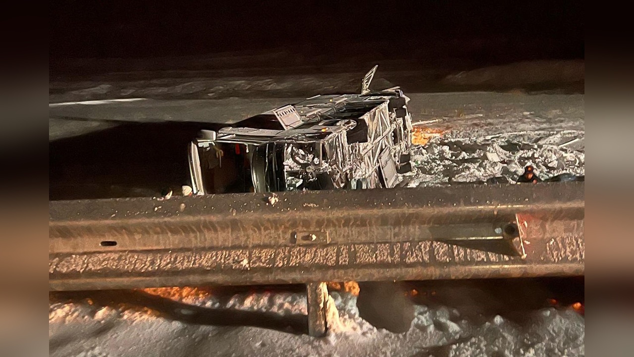 Erzurum'da Yolcu Otobüsü Devrildi, 37 Kişi Yaralandı