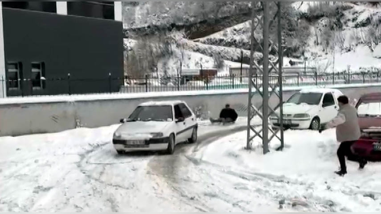 Kastamonu Oto Sanayi Çalışanları Karla Buluştu