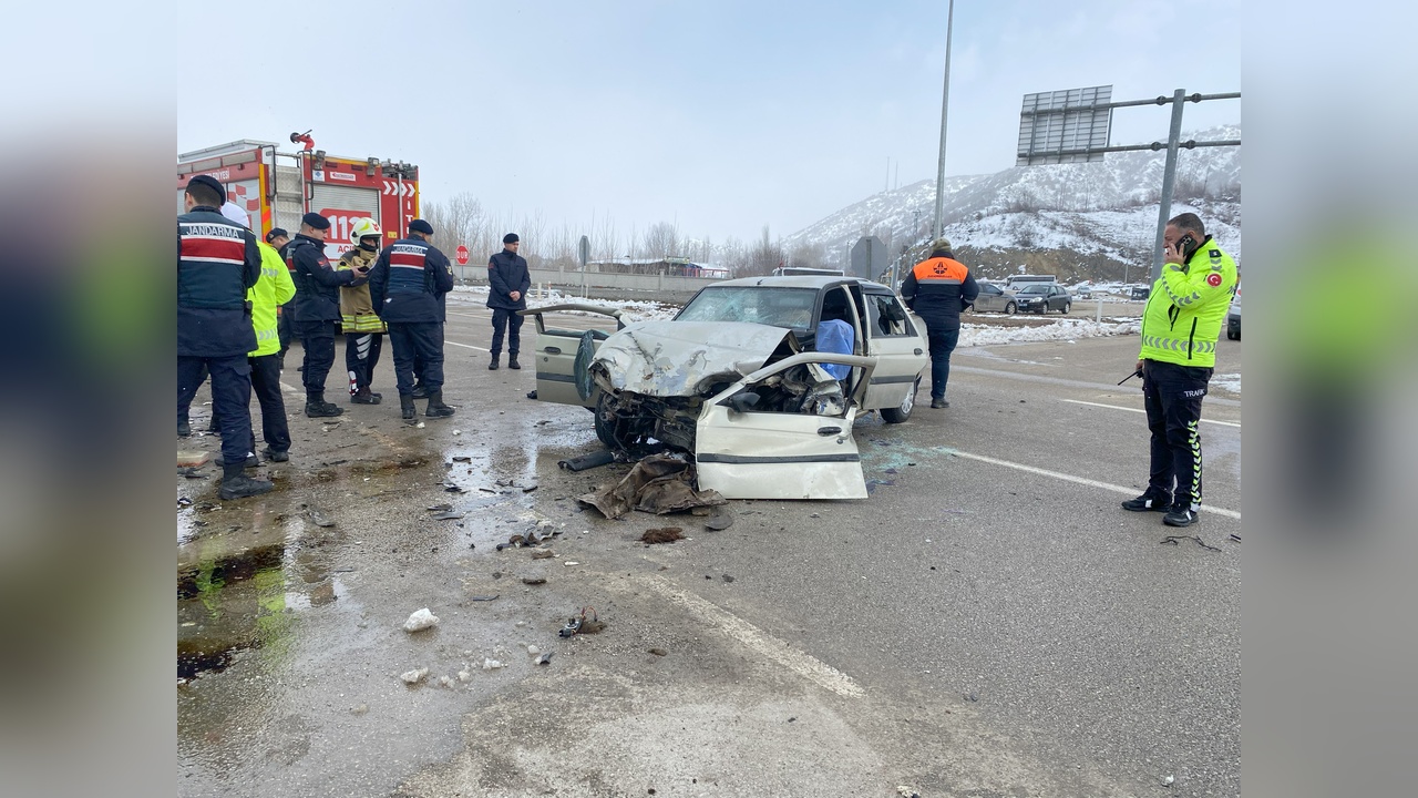 Tokat'ta Trafik Kazası: Bir Kişi Hayatını Kaybetti, İki Kişi Yaralandı