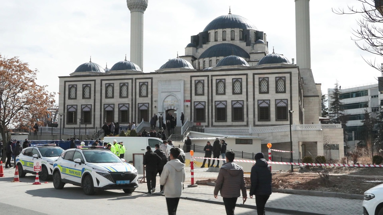 Cumhurbaşkanı Erdoğan, Mevlana Camisi'nde Cuma Namazı İkame Etti