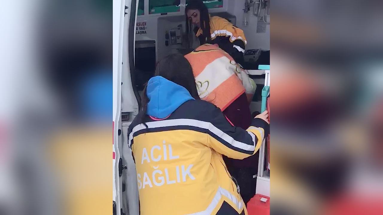 Karla Kaplı Yolda Hasta Taşıma Mücadelesi
