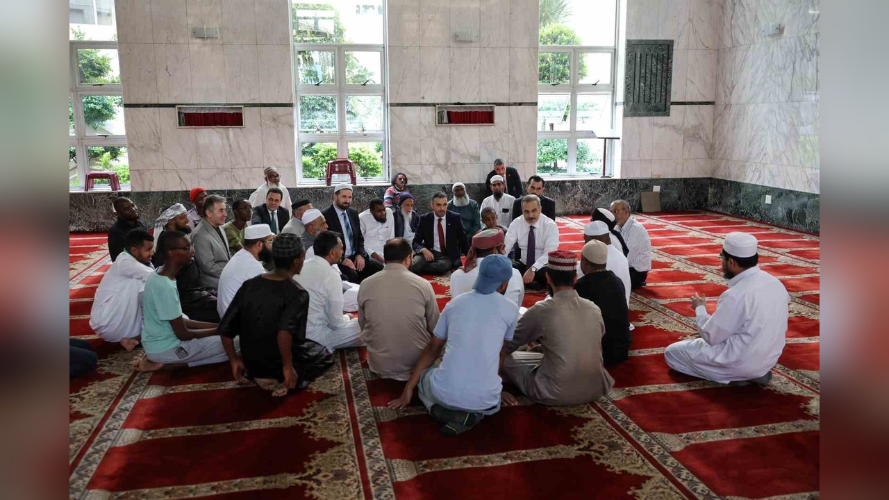 Dışişleri Bakanı Fidan, Nur’ul Hamidiye Camii’nde İbadet Etti