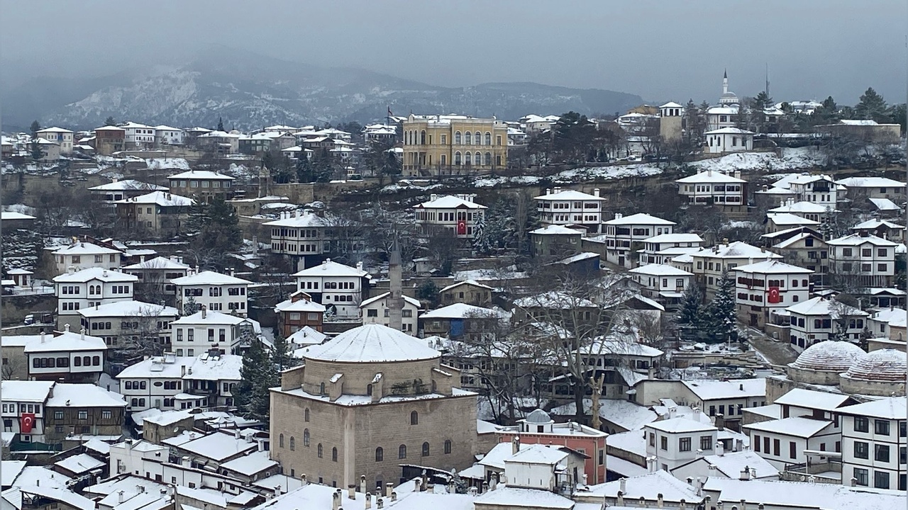 Safranbolu'daki Tarihi Konaklar Kış Manzarasıyla Büyülüyor