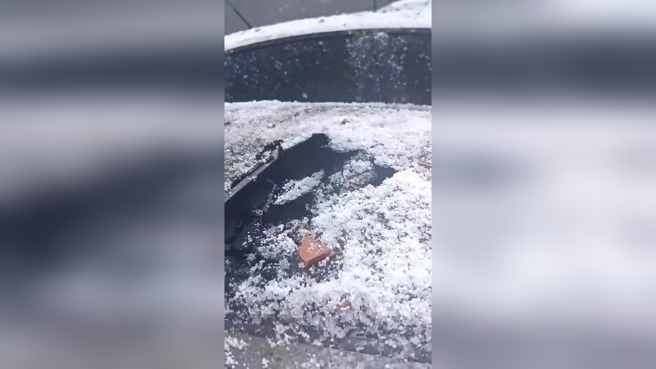 Küçükçekmece'de Yıldırım Düşmesi: 13 Katlı Bina Zarar Gördü
