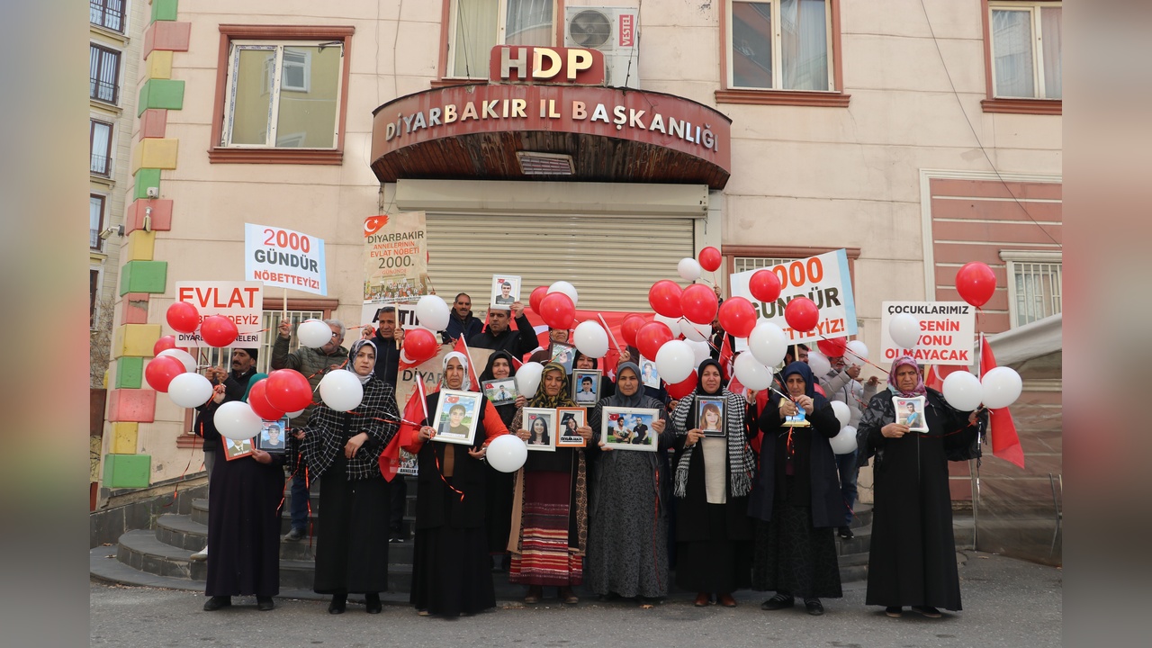 Diyarbakır'da Evlat Nöbeti 2000. Gününde 60 Aile Çocuklarına Kavuştu