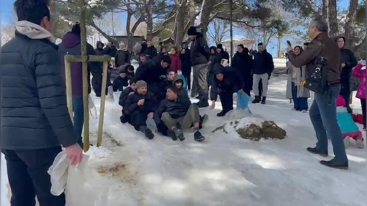 Çamlıca Tepesi'nde Kış Manzarası: İstanbul Karla Buluştu