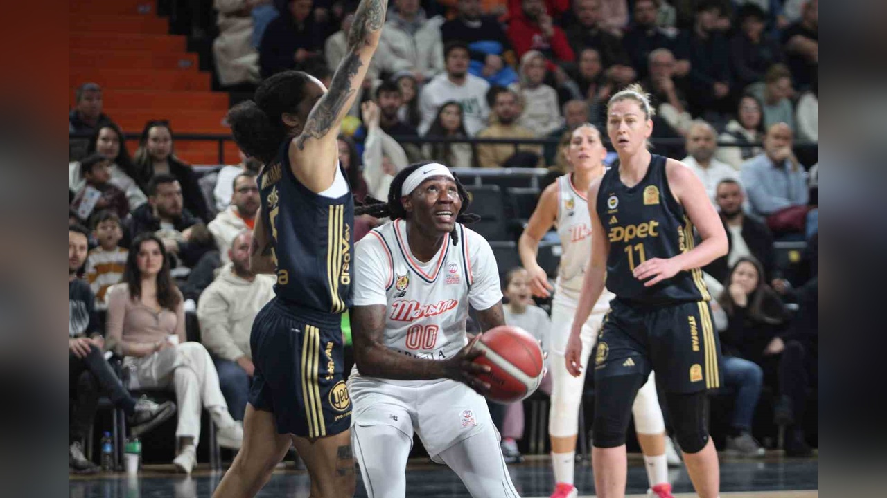 ÇBK Mersin, Fenerbahçe'yi Mağlup Etti