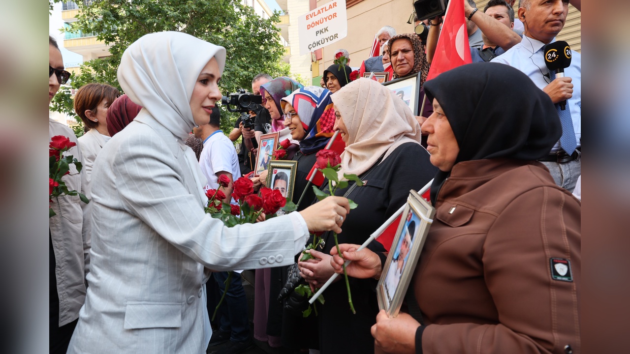 Bakan Göktaş, Diyarbakır Anneleri ile Dayanışma Mesajı Yayınladı