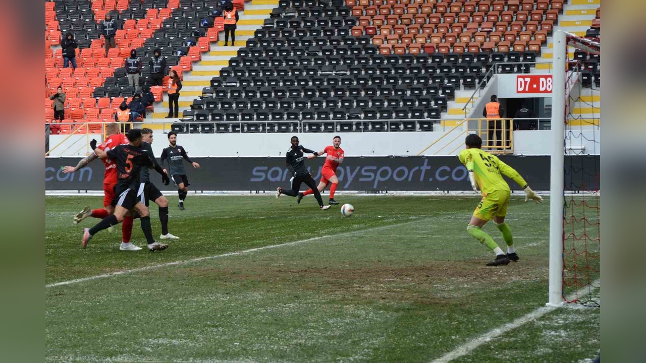 Çorum FK ve Adanaspor Beraberlikte Anlaştı