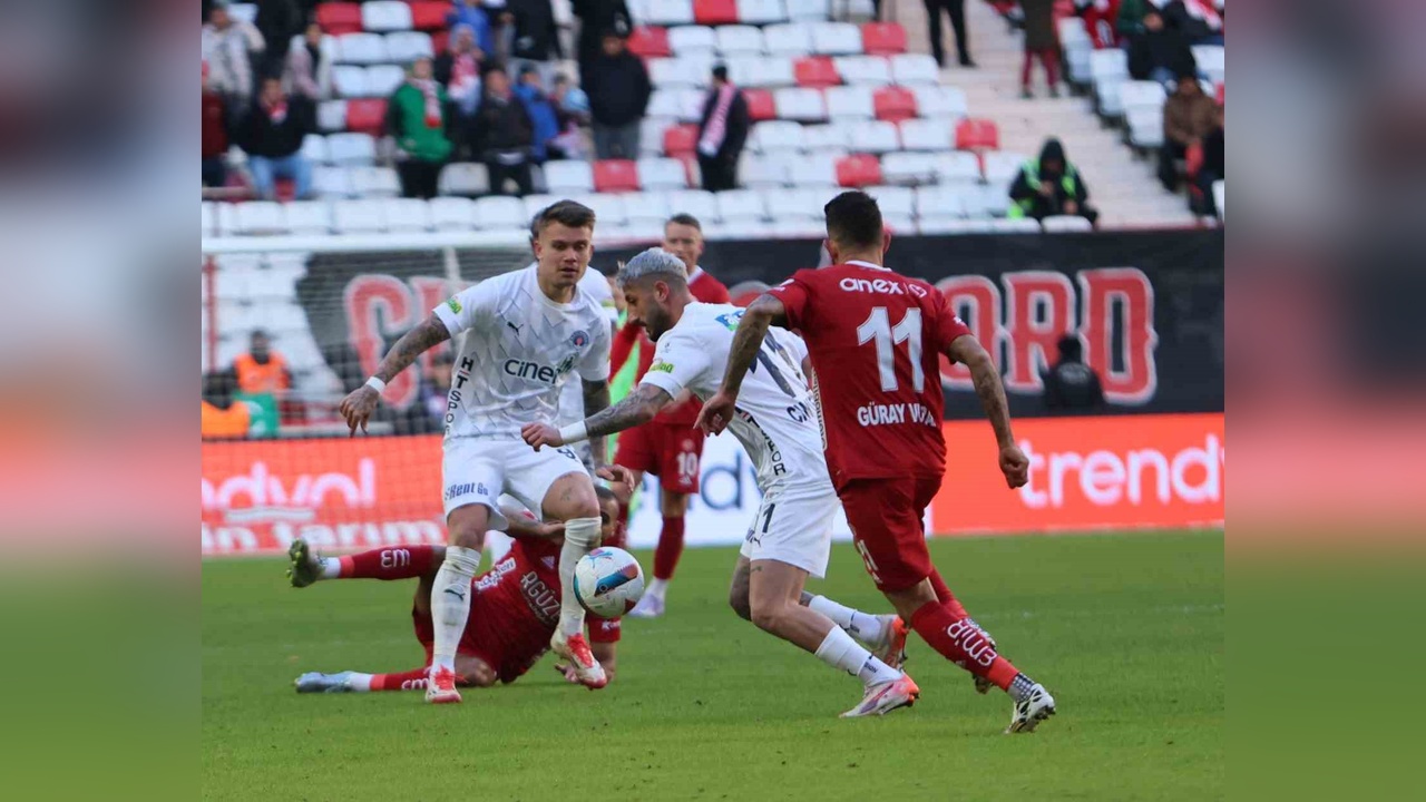 Antalyaspor, Kasımpaşa'yı 2-1 Yenerek Üst Sıralara Tırmandı
