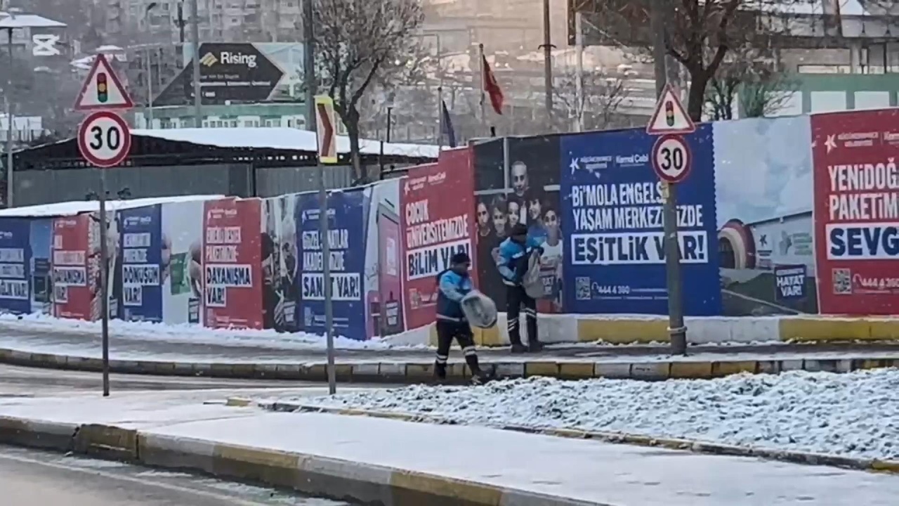 İstanbul'da Kar Yağışı Devam Ediyor