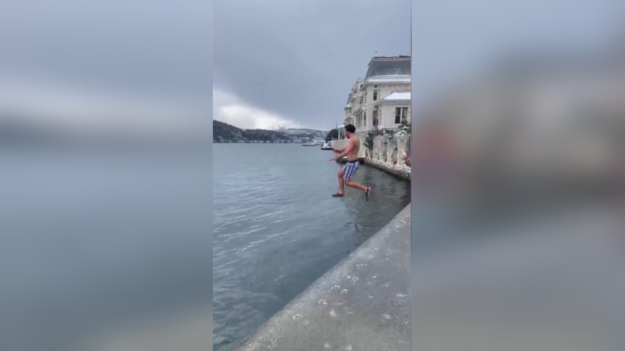 Dondurucu Soğukta Boğaz'a Giren Cesur Yüzücüler