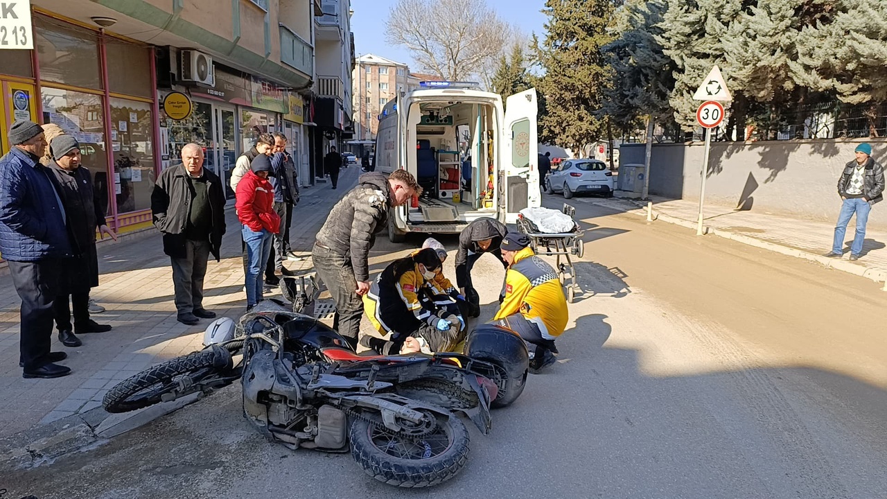 Motosiklet Kazasında İki Yaralı, Arkadaşlık Bağları Güçlü Kaldı
