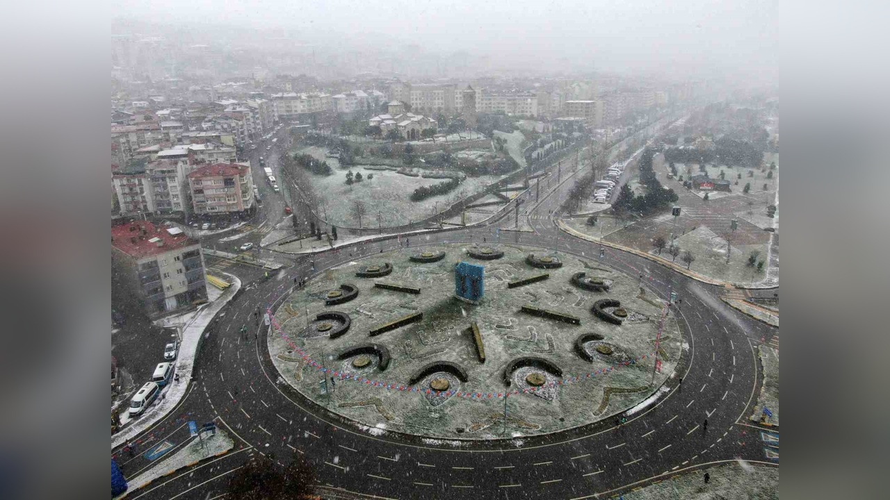 Trabzon'da 45. Yarı Maraton, Kar Yağışı Eşliğinde Gerçekleşti