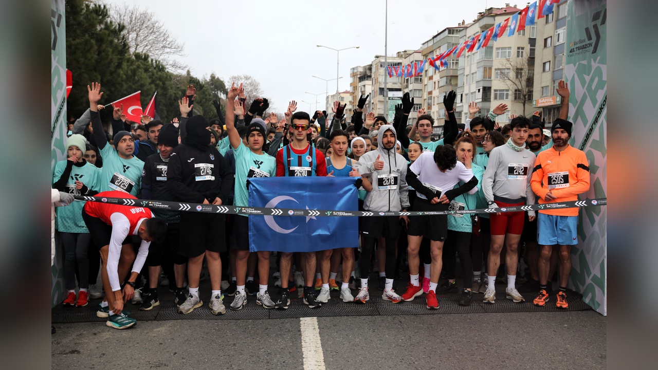 Trabzon'da 45. Yarı Maraton, Kar Yağışı Eşliğinde Gerçekleşti
