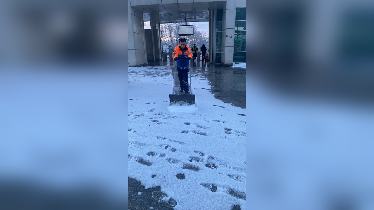 İstanbul'da Kar Kalınlığı 47 Santimetreyi Buldu, Tuz Kullanımı Rekor Seviyede