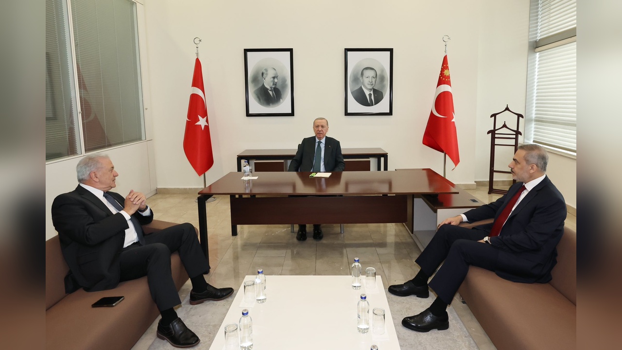 Cumhurbaşkanı Erdoğan, Avramopoulos ile Görüşme Gerçekleştirdi