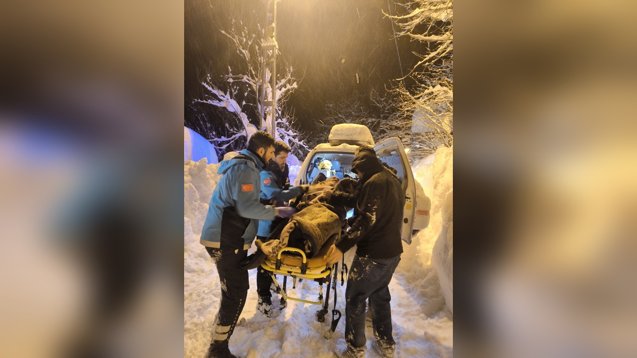 Kastamonu'da Kar Engeline Rağmen Hasta Hastaneye Sevk Edildi