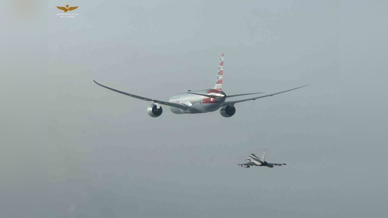 Bomba Tehdidi Nedeniyle American Airlines Uçağı İtalya'ya Acil Iniş Yaptı