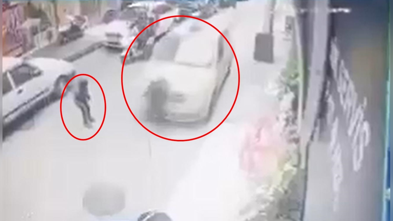 Kar Topu Oynarken Taksi Çarpan Çocuk Kazası Güvenlik Kamerasında