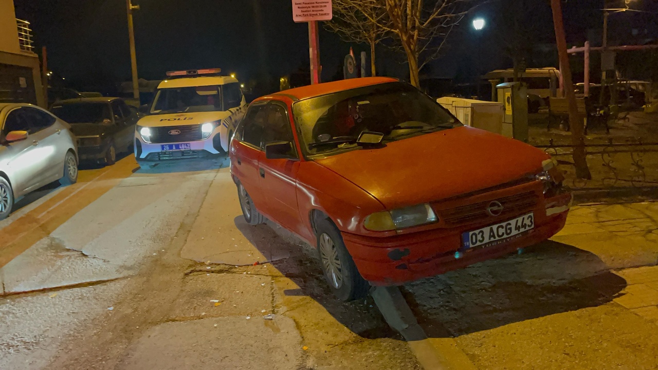 Park Halindeki Araçlara Çarpan Sürücü Alkol Muayenesine Direndi