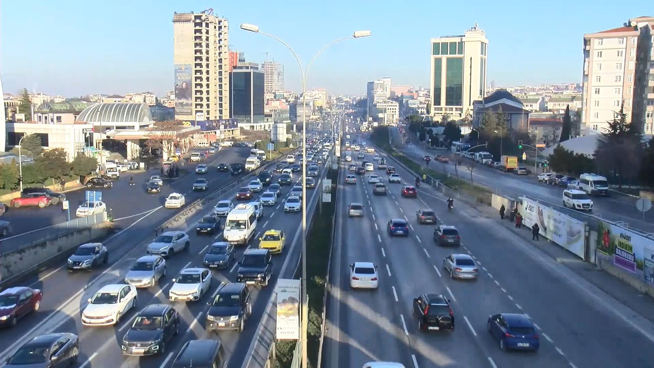 İstanbul'da Trafik Yoğunluğu Artıyor