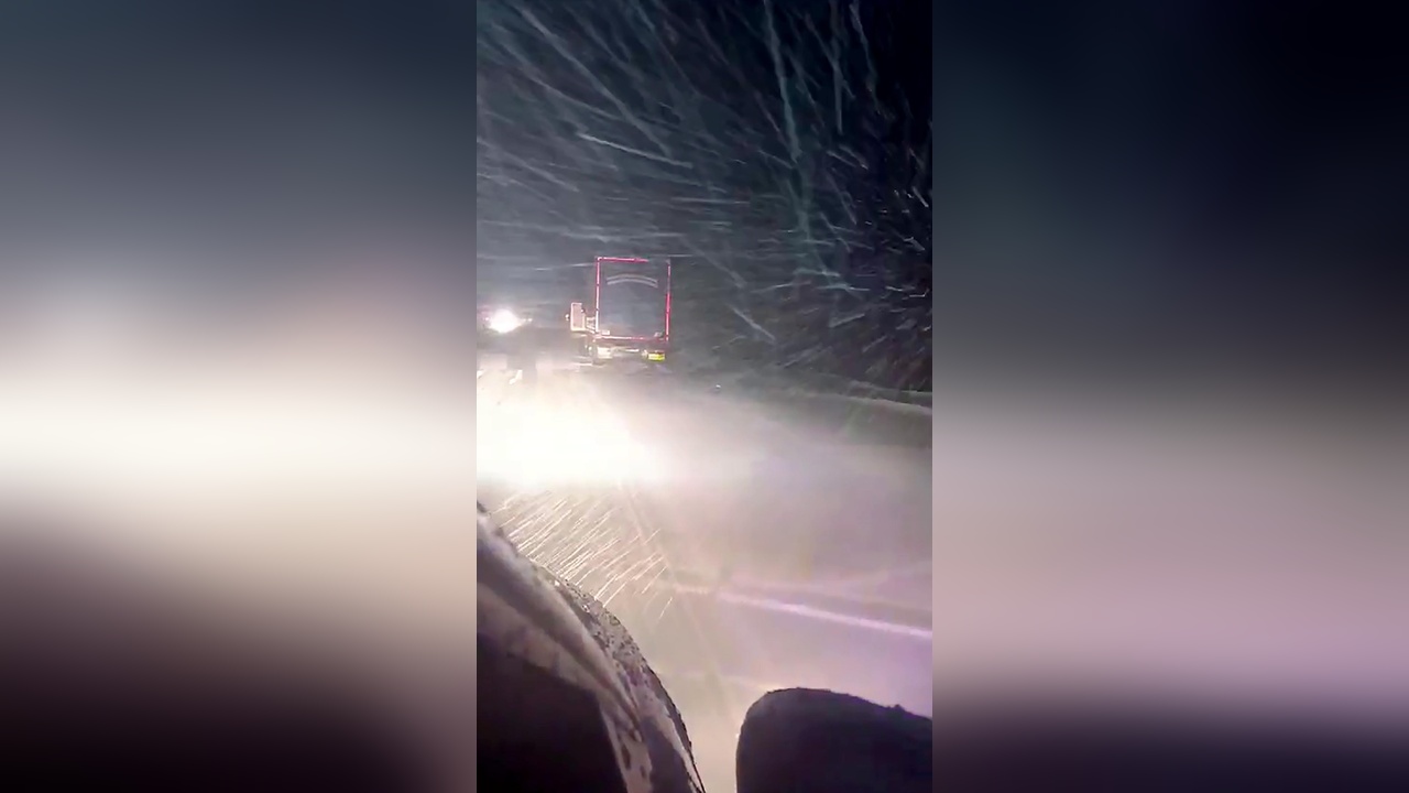 Iğdır'da Yolda Kalan Sürücülere Polis Desteği