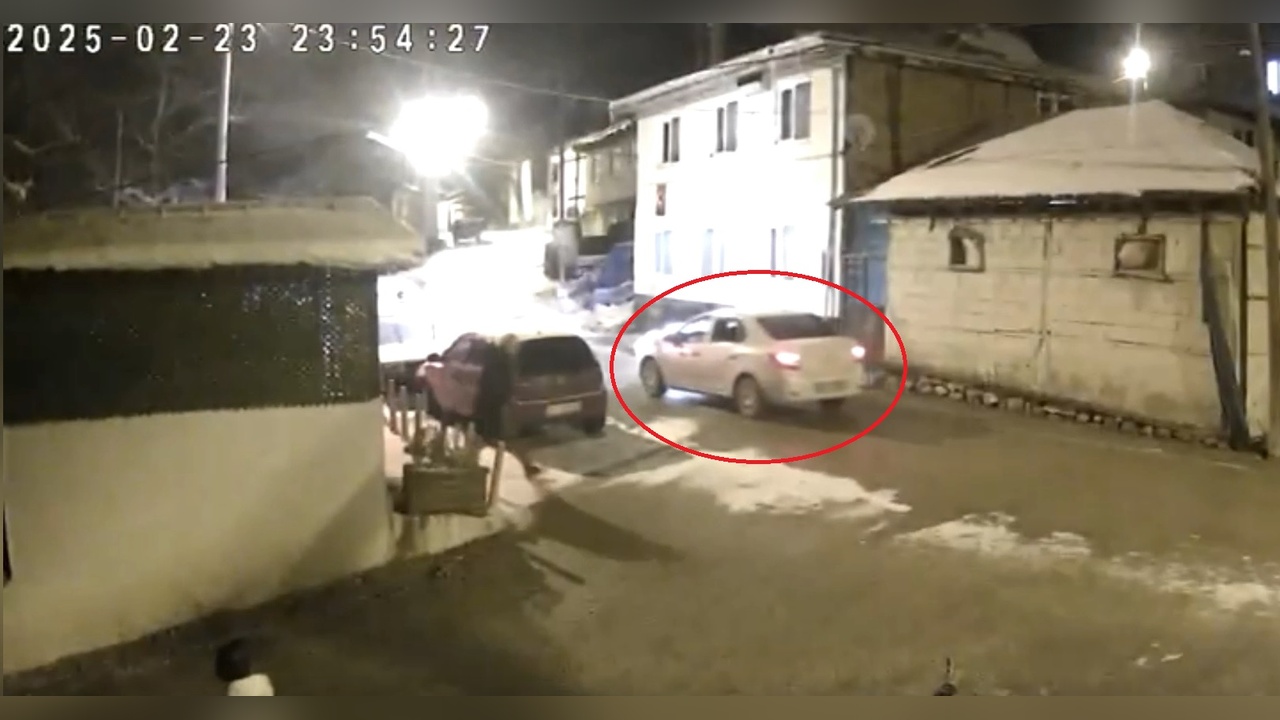 Bıçaklı Saldırganına Tabancayla Ateş Eden Kişinin Olay Anı Kamerada