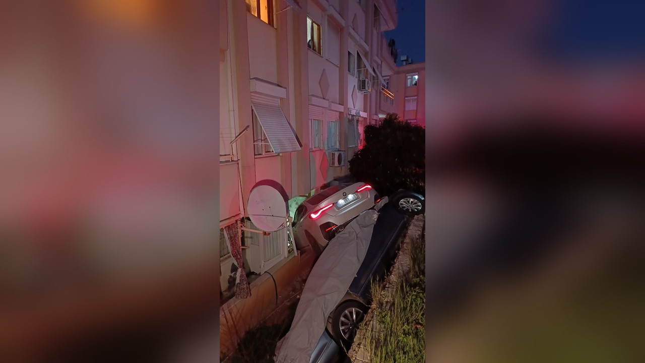 Uyuşturucu Etkisiyle Kontrolünü Kaybeden Sürücü Kaza Yaptı