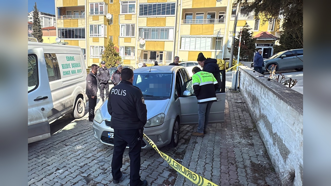 Tahlil Sonuçları İçin Dışarı Çıkan Kişi Otomobilinde Hayatını Kaybetti