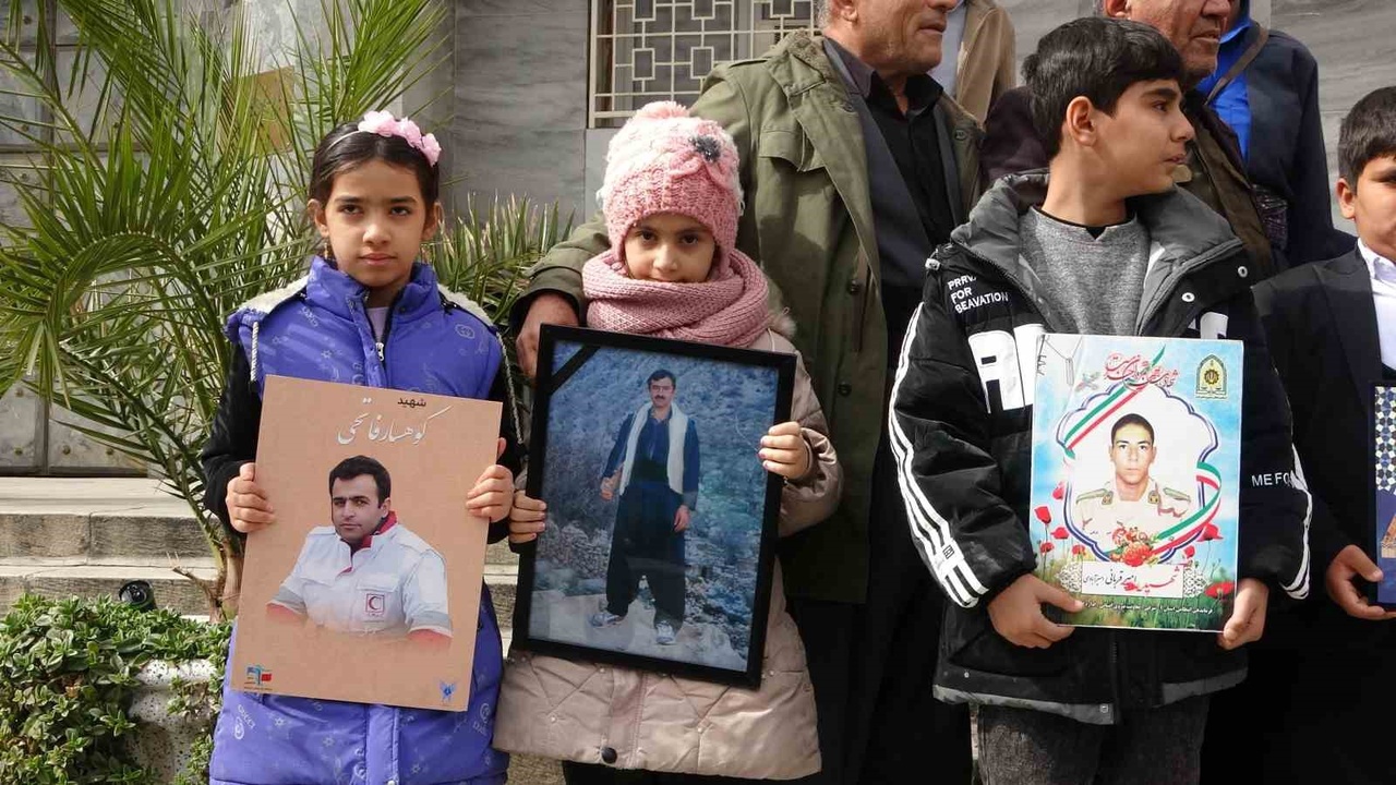 Tahran'da Almanya Büyükelçiliği Önünde PKK/PJAK Protestosu Gerçekleşti