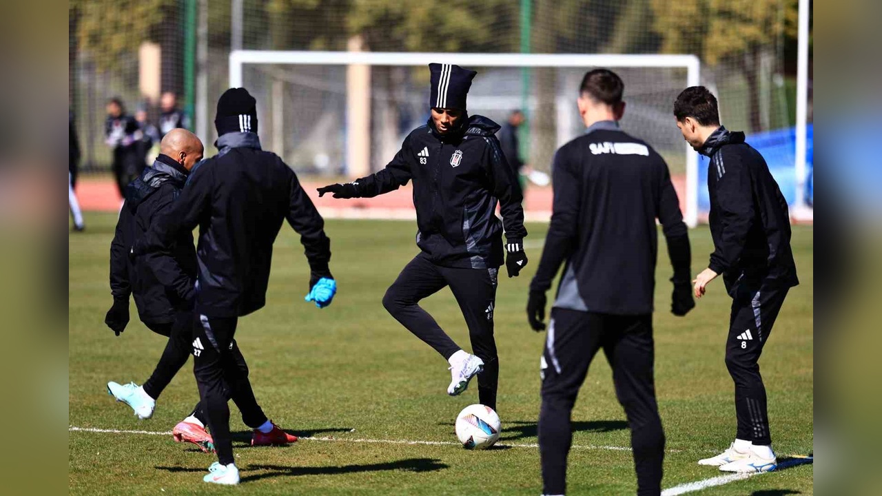 Beşiktaş, Antalyaspor ile karşılaşma öncesi son antrenmanını gerçekleştirdi
