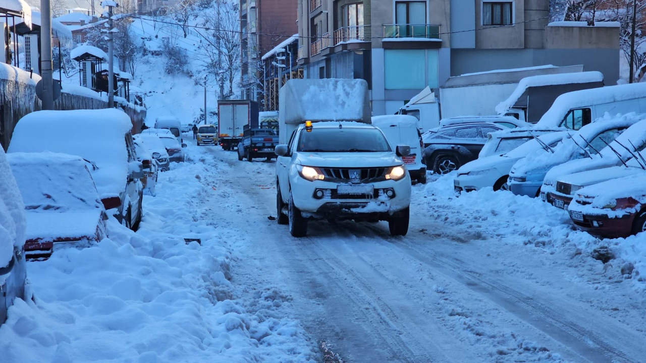 Zonguldak'ta Buz Sarkıtları ve Kapalı Köy Yolları Sorunu