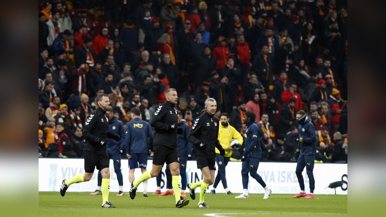 İlk Yarıda Gol Olmadı: Derbide Heyecan Sürdü