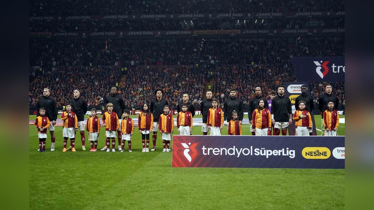 Galatasaray, Fenerbahçe'ye karşı avantajını sürdürdü