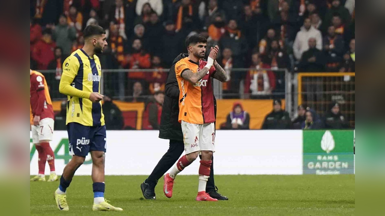 Yunus Akgün, Cezalı Durumda Kaldı