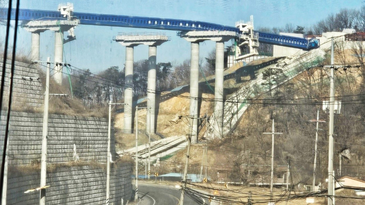 Güney Kore Otoyol İnşaatında Trajik Kaza: Çok Sayıda Yaralı