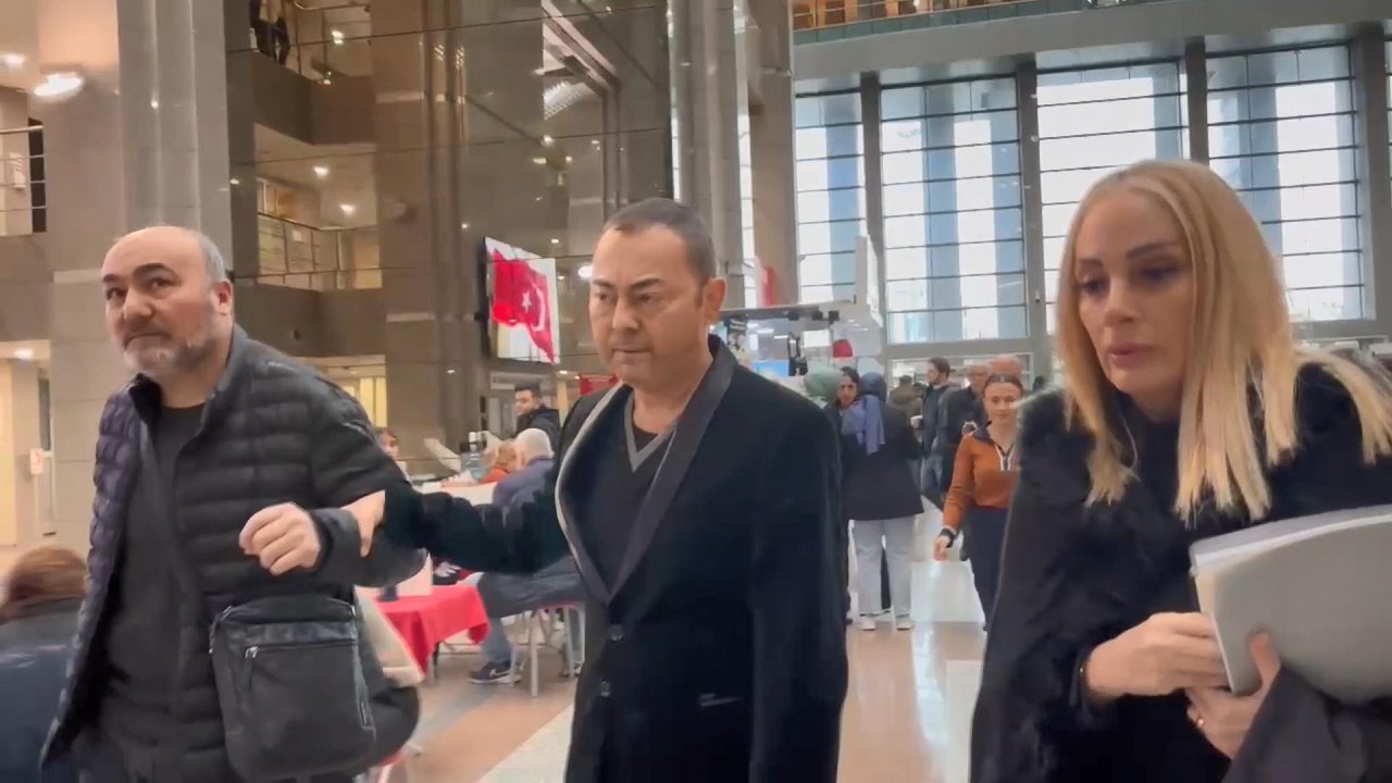 Serdar Ortaç'ın Yargılandığı Davada Hükmün Açıklanması Ertelendi