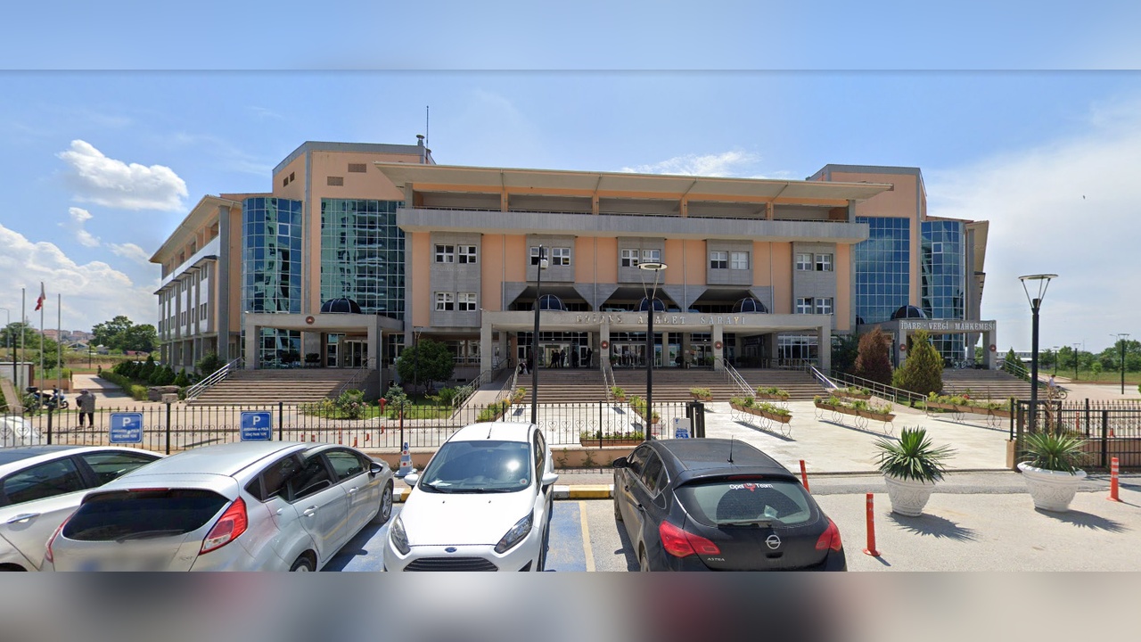 Edirne'de FETÖ/PDY Soruşturmasında Üç Kişi Tutuklandı