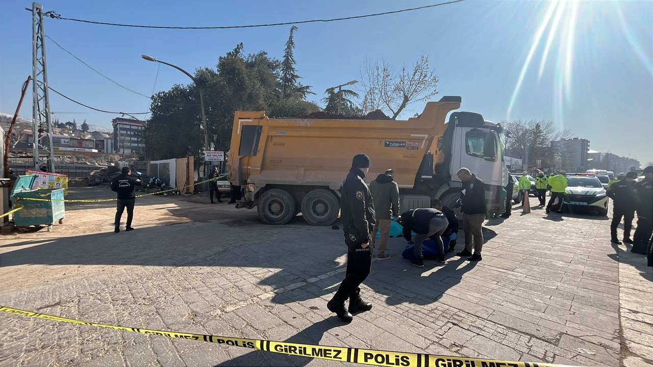 Kamyon Çarpması Sonucu Yaya Hayatını Kaybetti