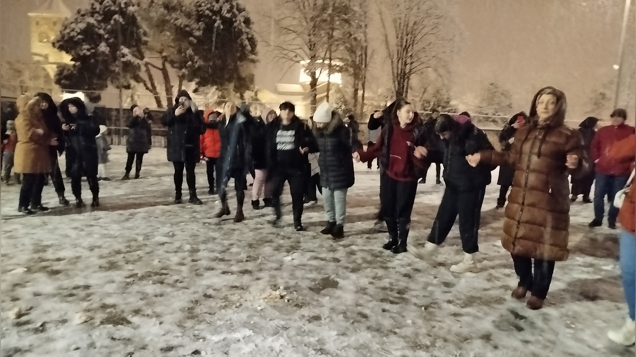 Karla Kaplı Gece: Horon ve Kolbastı Coşkusu