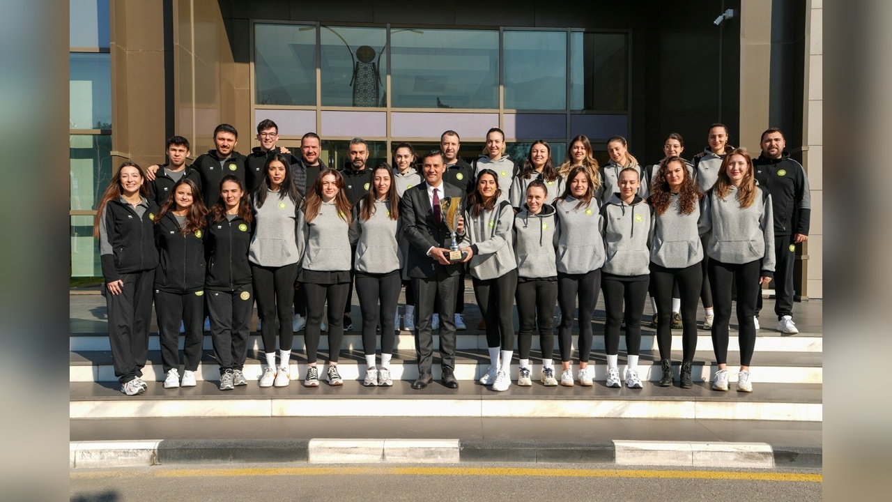 Zeyrek, Manisa'da Kupa ile Onurlandırıldı