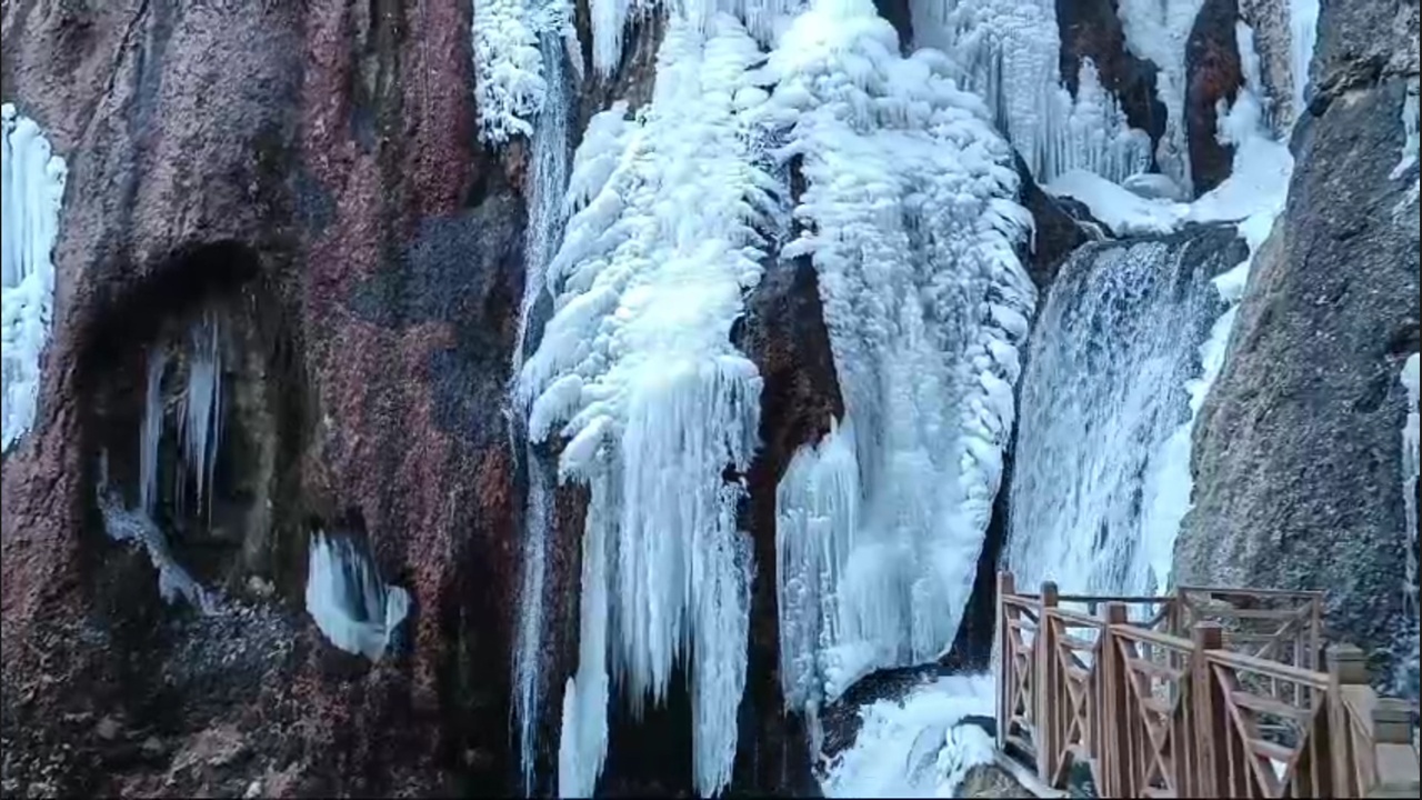 Günpınar Şelalesi Kış Koşullarında Donma Yaşadı