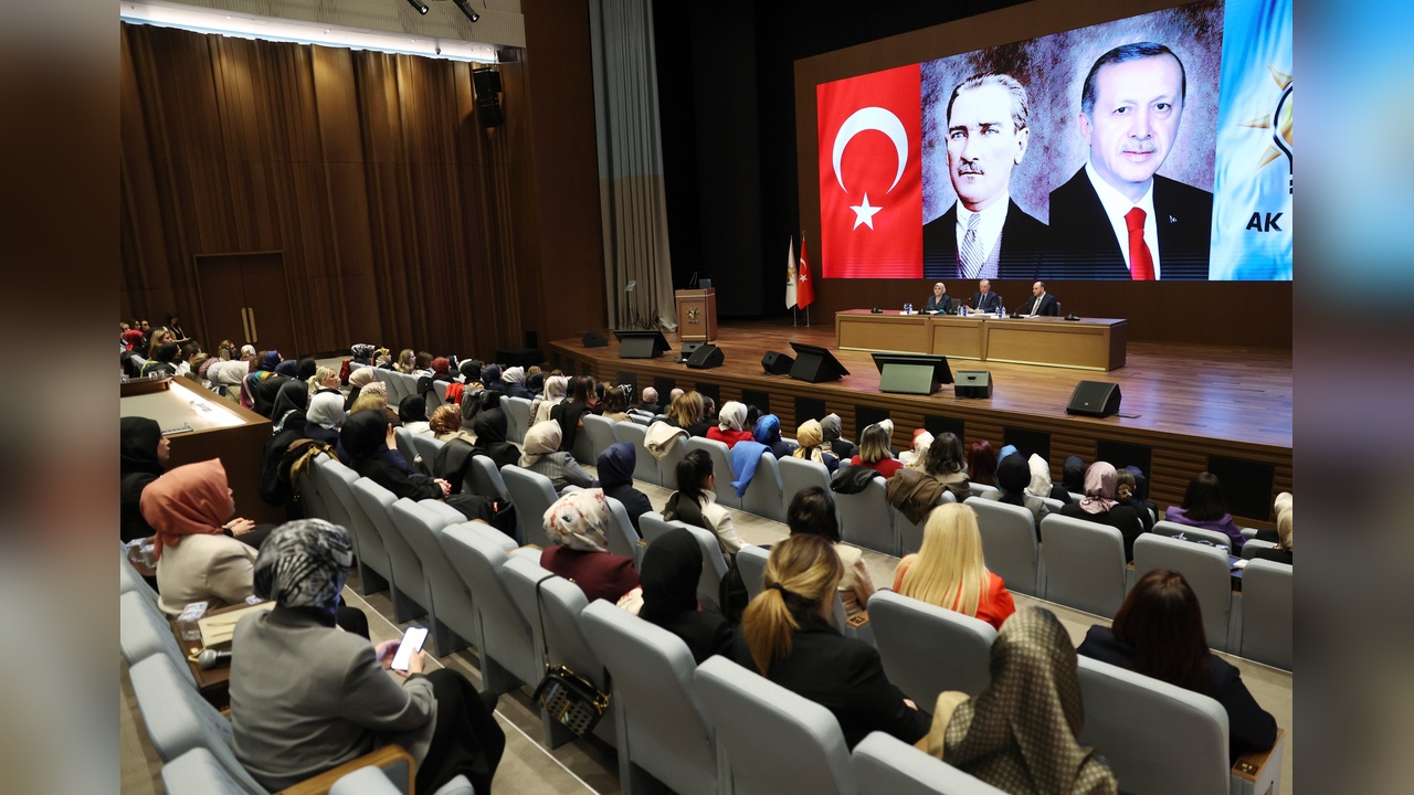 AK Parti Kadın Kolları MKYK Toplantısı Erdoğan'ın Katılımıyla Yapıldı