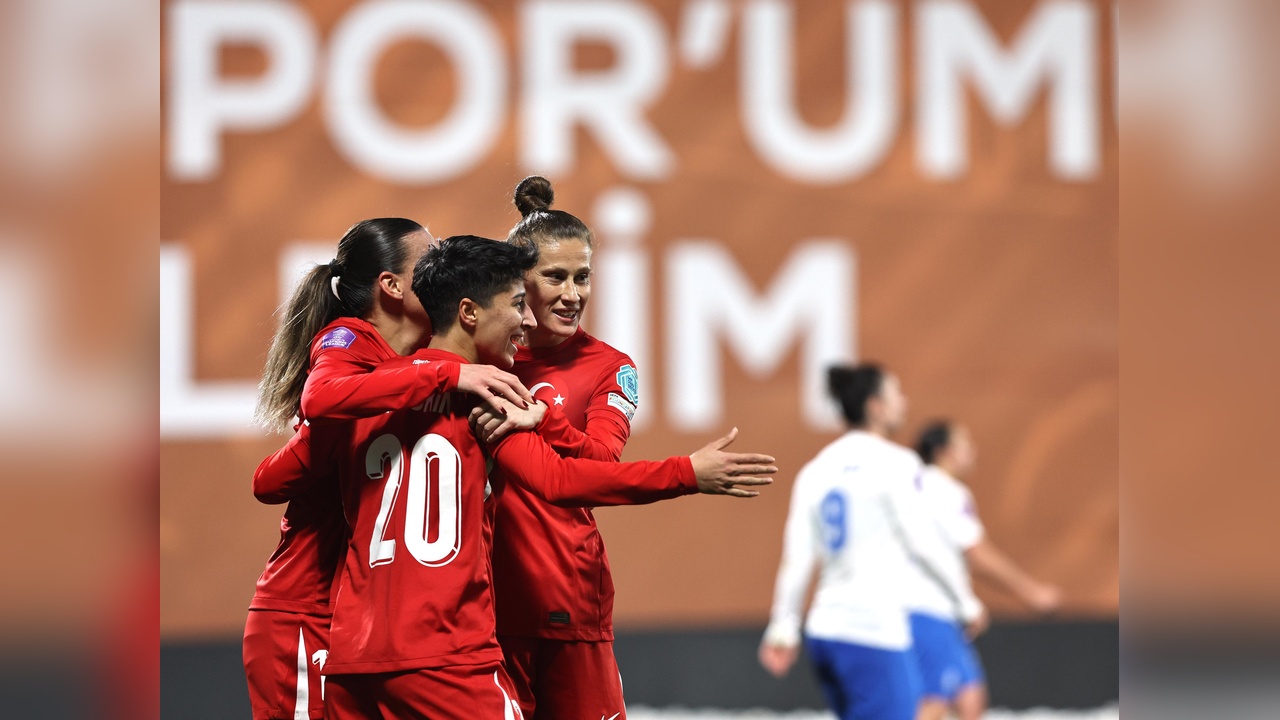 A Milli Kadın Futbol Takımı, Yunanistan'ı Zor Bir Maçta Geçti