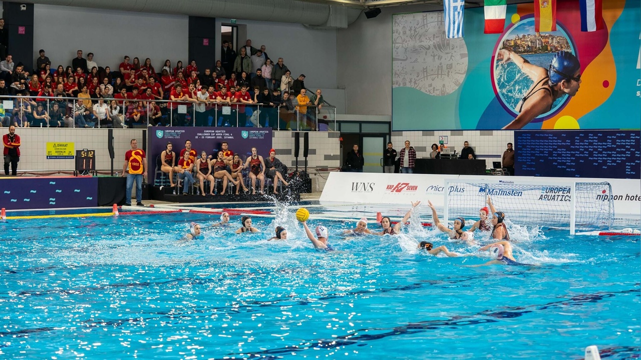 Sutopu Şampiyonu, Kupa'yı Tugay'a Takdim Etti