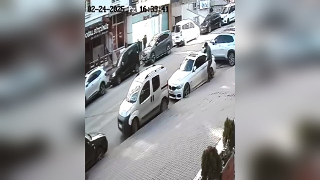 Otomobilden İndikten Sonra Fenalaşan Kişi Hastanede Hayatını Kaybetti