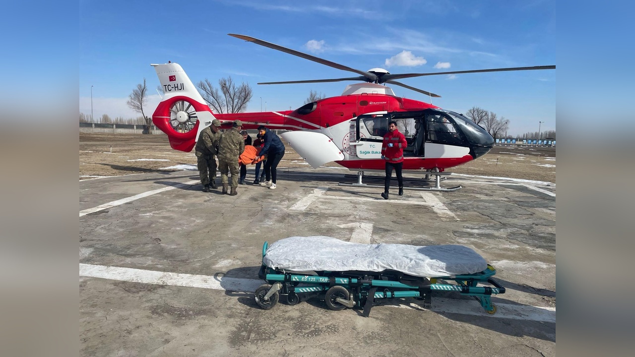 Kapalı Yolda Hasta, Ambulans Helikopterle Kurtarıldı