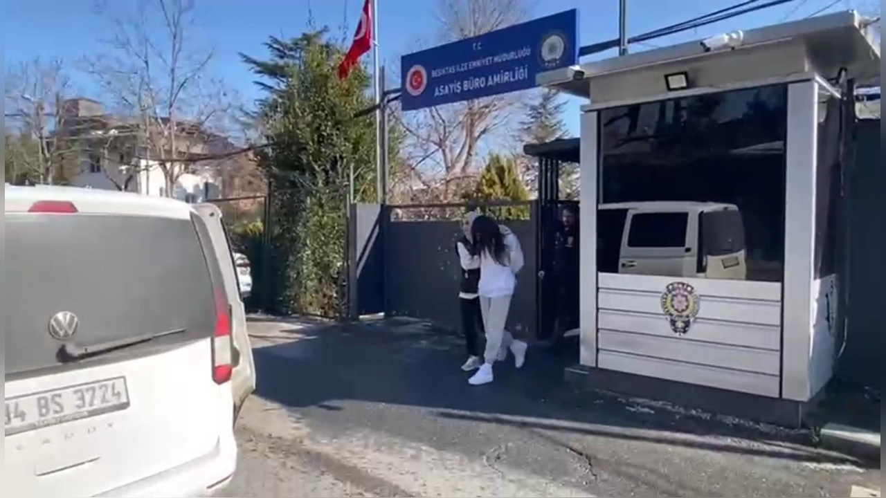 Köprüde Korkuluklara Çıkan Kişi Gözaltına Alındı